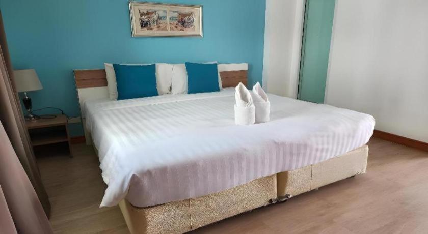 By Dee @Jomtien Hotell Pattaya Eksteriør bilde
