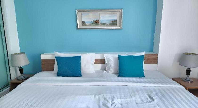 By Dee @Jomtien Hotell Pattaya Eksteriør bilde