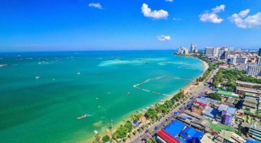 By Dee @Jomtien Hotell Pattaya Eksteriør bilde