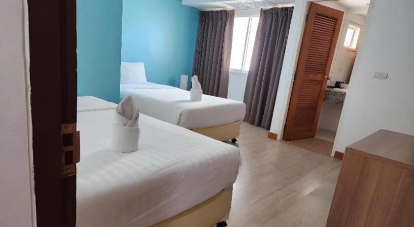 By Dee @Jomtien Hotell Pattaya Eksteriør bilde