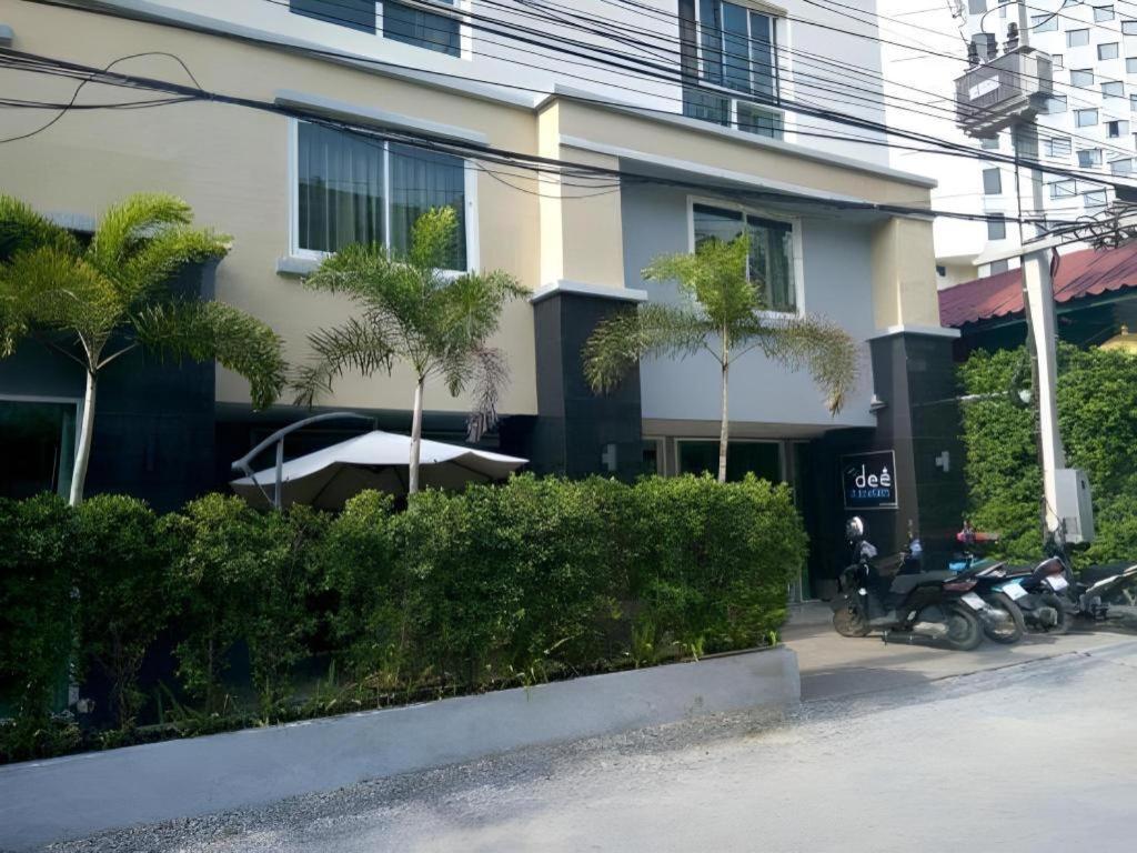 By Dee @Jomtien Hotell Pattaya Eksteriør bilde